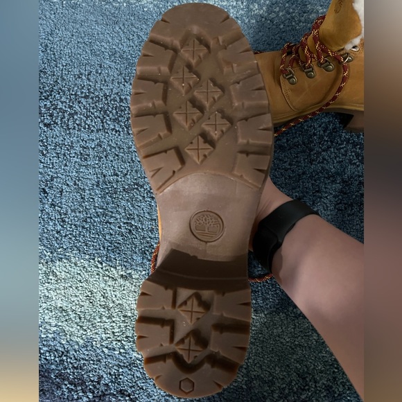 Timberland women’s Kinsley boot with fur - Picture 4 of 5